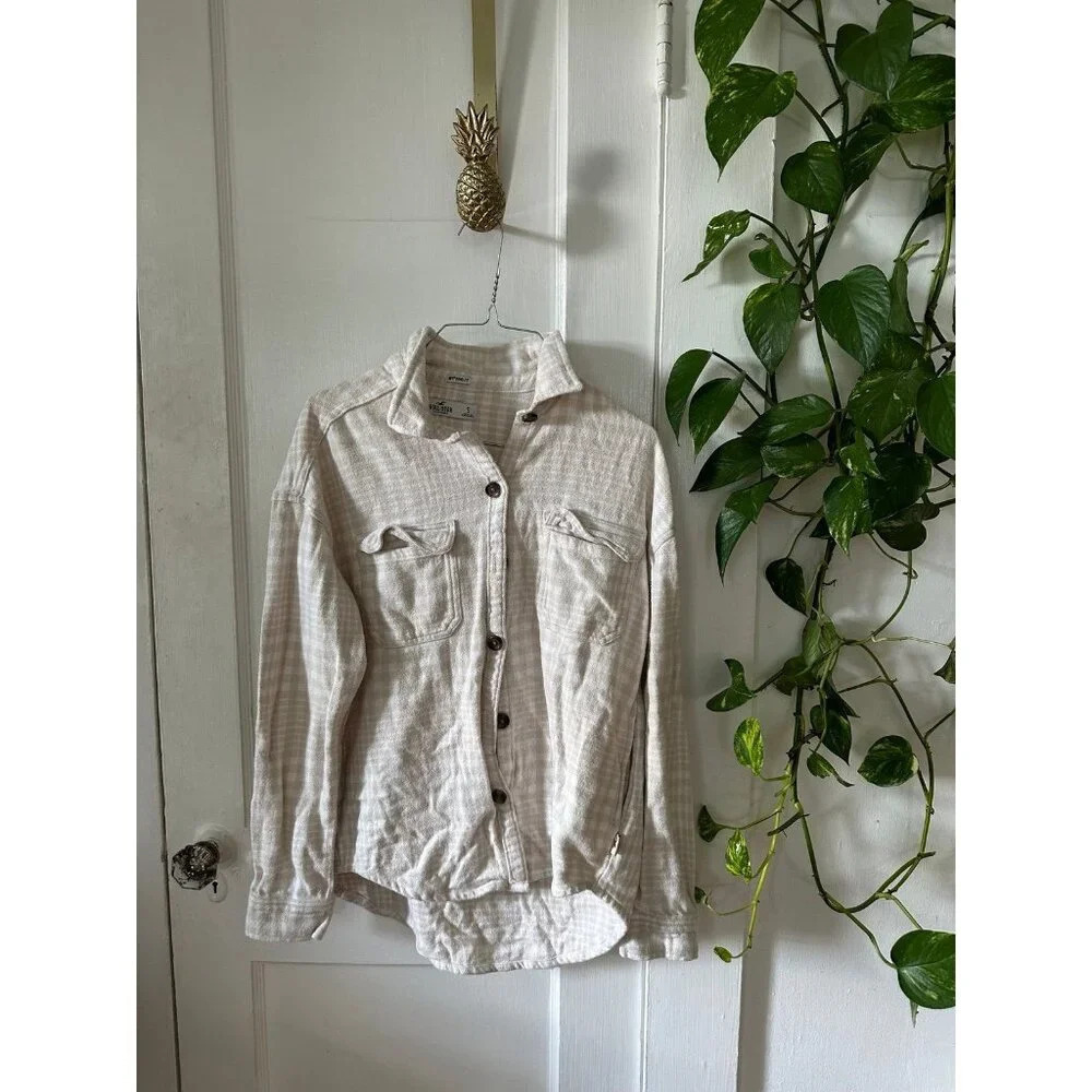 Hollister Women’s size small plaid button down shirt